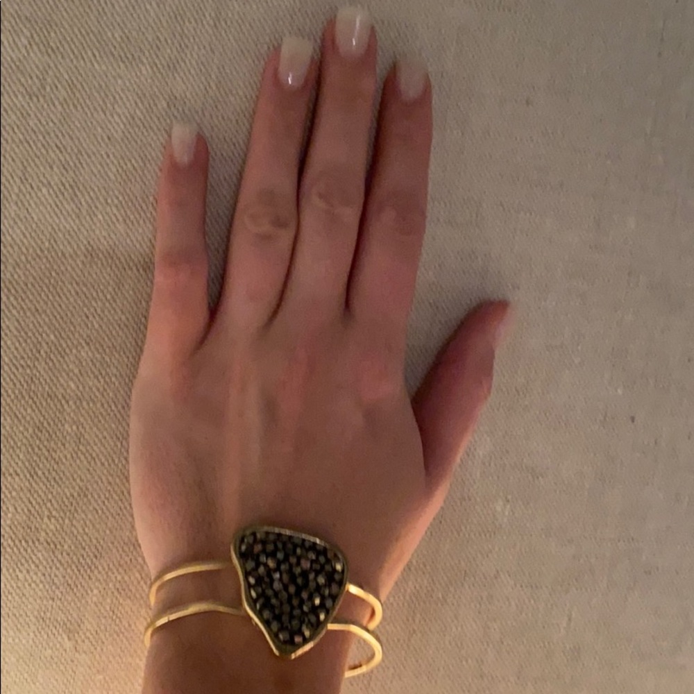 Black beaded clasp bracelet